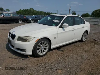 2011 BMW 3 Series 328i xDrive z VIN WBAPK5G50BNN79906, wystawiony jako Copart lot #60237855 z przebiegiem 126 377 mil mil oraz Czysty tytuł • Clean title. Historia ofert i sprzedaży dostępna na DreamBid. Obrazek 1.