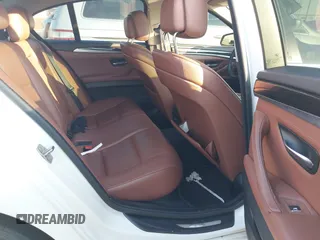 2013 BMW 5 Series 528i xDrive с VIN WBAXH5C53DDW11955, выставлен на аукционе IAAI как лот 42601785 с пробегом 147 925 миль миль и . История ставок и продаж доступна на DreamBid. Изображение 8.