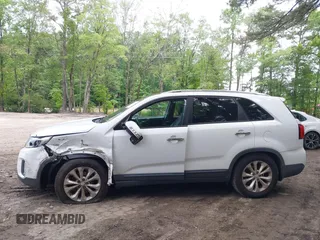 2014 Kia Sorento EX with VIN 5XYKU4A70EG516330, listed as a IAAI auction lot 42462400 with 146,221 mi miles and . Bid and sale history available at DreamBid. Image 14.