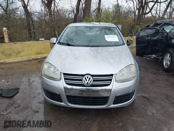 2005 Volkswagen Jetta 2.5L с VIN 3VWRF71K35M637013, выставлен на аукционе IAAI как лот 40970119 с пробегом 214 426 миль миль и . История ставок и продаж доступна на DreamBid. Изображение 12.