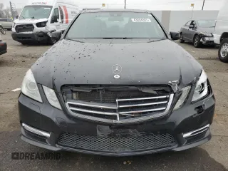 2013 Mercedes-Benz E 550 Sport z VIN WDDHF9BB1DA720269, wystawiony jako Copart lot #43084865 z przebiegiem 162 722 mil mil oraz Szkoda całkowita • Salvage title. Historia ofert i sprzedaży dostępna na DreamBid. Obrazek 5.