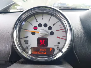2013 MINI Countryman S z VIN WMWZC3C5XDWP24270, wystawiony jako IAAI lot #42232550 z przebiegiem 95 512 mil mil oraz . Historia ofert i sprzedaży dostępna na DreamBid. Obrazek 7.