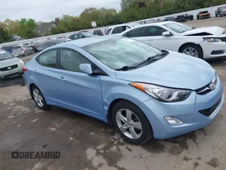 2013 Hyundai Elantra GLS z VIN KMHDH4AE2DU617485, wystawiony jako IAAI lot #42204686 z przebiegiem 84 889 mil mil oraz . Historia ofert i sprzedaży dostępna na DreamBid. Obrazek 1.