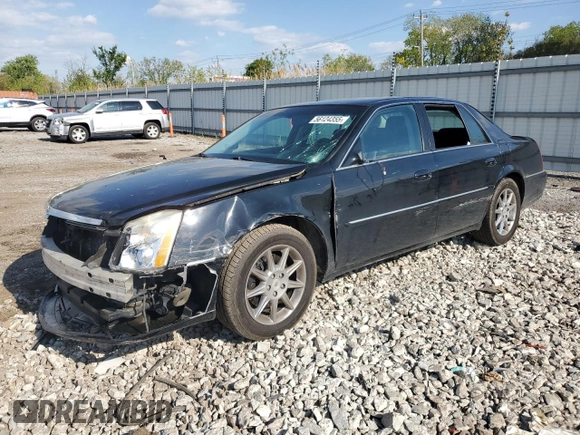 2011 Cadillac DTS Luxury Collection z VIN 1G6KD5E64BU100043, wystawiony jako Copart lot #56124355 z przebiegiem 130 161 mil mil oraz Szkoda całkowita • Salvage title. Historia ofert i sprzedaży dostępna na DreamBid. Obrazek 1.