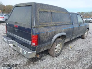 1995 Dodge Dakota with VIN 1B7GL23X0SS266233, listed as a IAAI auction lot 41864191 with 199,159 mi miles. Bid and sale history available at carsss.com. Image 4.
