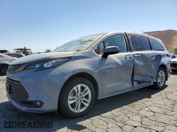 2022 Toyota Sienna XLE Woodland Edition with VIN 5TDASKFC1NS057260, listed as a Copart auction lot 67475584 with 59,396 mi miles and Salvage Title. Bid and sale history available at carsss.com. Image 1.