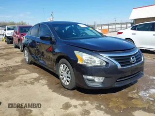 2013 Nissan Altima SV with VIN 1N4AL3APXDN437334, listed as a IAAI auction lot 41877243 with 190,817 mi miles and . Bid and sale history available at carsss.com. Image 1.