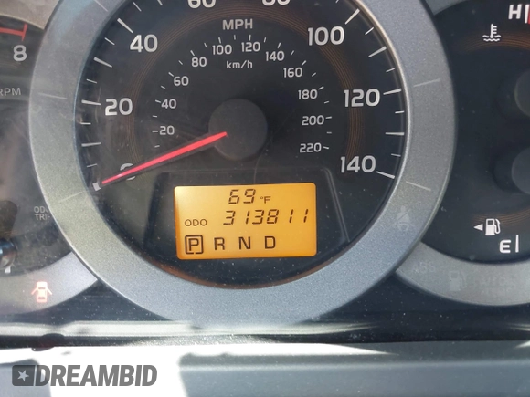 2010 Toyota RAV4 z VIN 2T3ZF4DV2AW049880, wystawiony jako IAAI lot #42272049 z przebiegiem 313 811 mil mil oraz . Historia ofert i sprzedaży dostępna na DreamBid. Obrazek 16.