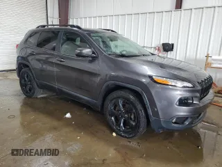 2015 Jeep Cherokee Latitude z VIN 1C4PJMCS9FW750275, wystawiony jako Copart lot #64191695 z przebiegiem 130 818 mil mil oraz Szkoda całkowita • Salvage title. Historia ofert i sprzedaży dostępna na DreamBid. Obrazek 4.