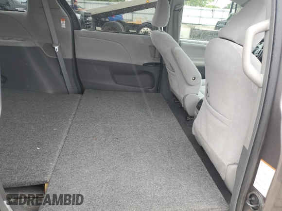 2019 Toyota Sienna LE with VIN 5TDJZ3DC2KS223303, listed as a Copart auction lot 65820654 with 286,964 mi miles and Clean Title. Bid and sale history available at carsss.com. Image 11.