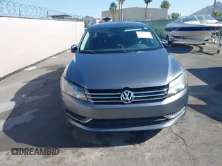 2013 Volkswagen Passat SE z VIN 1VWBP7A34DC075453, wystawiony jako IAAI lot #42315237 z przebiegiem 174 479 mil mil oraz . Historia ofert i sprzedaży dostępna na DreamBid. Obrazek 12.