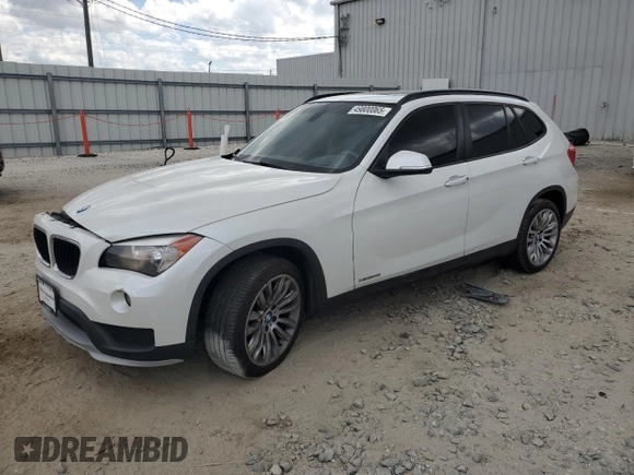 2015 BMW X1 xDrive28i with VIN WBAVL1C58FVY28378, listed as a Copart auction lot 49800065 with 114,059 mi miles and Salvage Title. Bid and sale history available at carsss.com. Image 1.