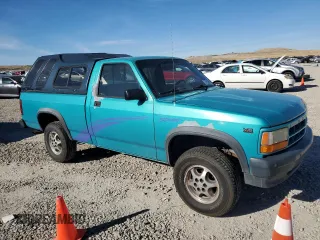 1996 Dodge Dakota z VIN 1B7GG26X9TW707044, wystawiony jako Copart lot #77101384 z przebiegiem 112 847 mil mil oraz Szkoda całkowita • Salvage title. Historia ofert i sprzedaży dostępna na DreamBid. Obrazek 4.