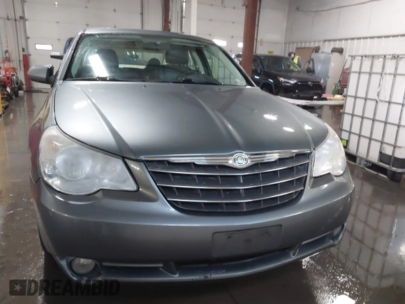 2010 Chrysler Sebring Limited z VIN 1C3CC5FD8AN134758, wystawiony jako IAAI lot #41190558 z przebiegiem 259 904 mil mil oraz . Historia ofert i sprzedaży dostępna na DreamBid. Obrazek 12.