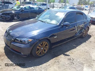 2006 BMW 3 Series 325i z VIN WBAVB13526KX50216, wystawiony jako IAAI lot #42086681 z przebiegiem 203 047 mil mil oraz . Historia ofert i sprzedaży dostępna na DreamBid. Obrazek 2.
