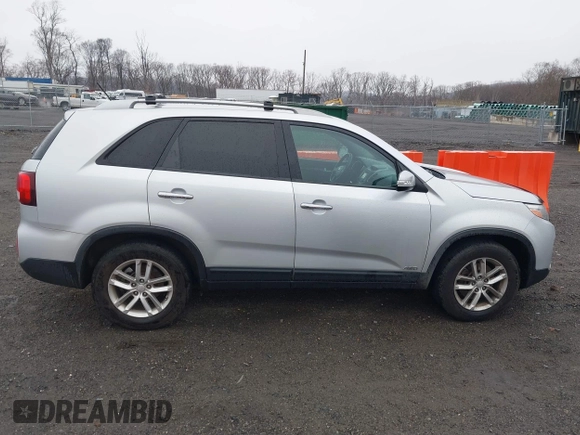 2015 Kia Sorento LX with VIN 5XYKTDA68FG582720, listed as a IAAI auction lot 41872473 with 242,994 mi miles. Bid and sale history available at carsss.com. Image 13.