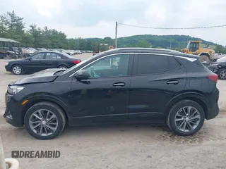 2023 Buick Encore GX Select z VIN KL4MMDS23PB081693, wystawiony jako IAAI lot #42441526 z przebiegiem 29 622 mil mil oraz . Historia ofert i sprzedaży dostępna na DreamBid. Obrazek 14.