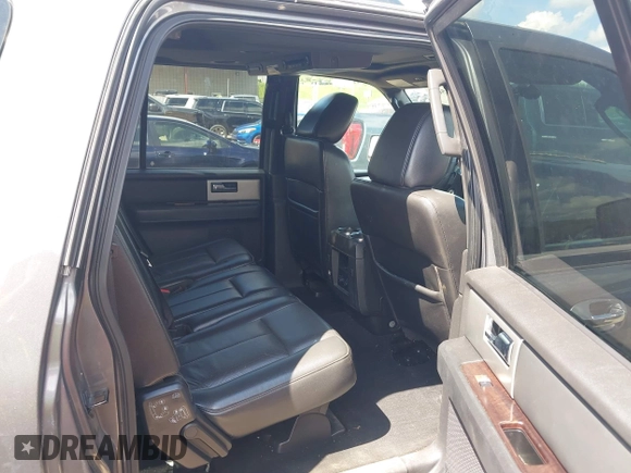 2010 Ford Expedition Max Limited z VIN 1FMJK2A59AEA06884, wystawiony jako IAAI lot #42166507 z przebiegiem 104 712 mil mil oraz . Historia ofert i sprzedaży dostępna na DreamBid. Obrazek 8.