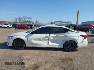 2019 Nissan Altima 2.5 SR with VIN 1N4BL4CV4KC204791, listed as a IAAI auction lot 41784484 with 80,012 mi miles. Bid and sale history available at carsss.com. Image 14.