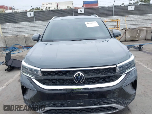 2022 Volkswagen Taos SE z VIN 3VVRX7B21NM007085, wystawiony jako IAAI lot #42018520 z przebiegiem 27 904 mil mil oraz . Historia ofert i sprzedaży dostępna na DreamBid. Obrazek 12.