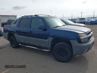 2002 Chevrolet Avalanche with VIN 3GNEK13T62G127112, listed as a IAAI auction lot 41817568 with 180,672 mi miles. Bid and sale history available at carsss.com. Image 1.