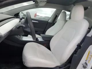 2021 Tesla Model 3 Standard Range Plus z VIN 5YJ3E1EA7MF084900, wystawiony jako Copart lot #53090765 z przebiegiem 42 226 mil mil oraz Nie do naprawy. Historia ofert i sprzedaży dostępna na DreamBid. Obrazek 7.