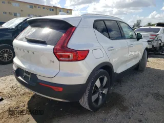 2021 Volvo XC40 Momentum z VIN YV4AC2HK5M2425721, wystawiony jako Copart lot #69815252 z przebiegiem 21 888 mil mil oraz . Historia ofert i sprzedaży dostępna na DreamBid. Obrazek 3.