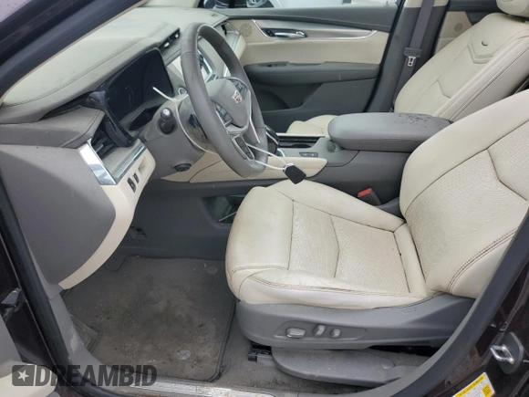 2018 Cadillac XT5 Premium Luxury FWD z VIN 1GYKNERS5JZ127703, wystawiony jako Copart lot #58315215 z przebiegiem Nie podano mil oraz Szkoda całkowita • Salvage title. Historia ofert i sprzedaży dostępna na DreamBid. Obrazek 7.