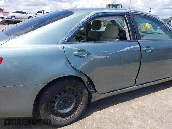 2007 Toyota Camry CE z VIN 4T1BE46K67U694721, wystawiony jako IAAI lot #42196462 z przebiegiem 144 154 mil mil oraz . Historia ofert i sprzedaży dostępna na DreamBid. Obrazek 6.