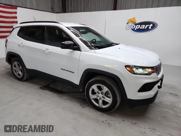 2024 Jeep Compass Latitude z VIN 3C4NJDBN3RT606699, wystawiony jako Copart lot #64117515 z przebiegiem 40 130 mil mil oraz Czysty tytuł • Clean title. Historia ofert i sprzedaży dostępna na DreamBid. Obrazek 4.