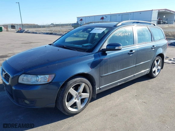2008 Volvo V50 2.4L with VIN YV1MW382882379153, listed as a IAAI auction lot 41484447 with 223,450 mi miles. Bid and sale history available at carsss.com. Image 2.