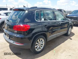 2017 Volkswagen Tiguan Wolfsburg Edition z VIN WVGSV7AX1HW503670, wystawiony jako IAAI lot #42235251 z przebiegiem 88 477 mil mil oraz . Historia ofert i sprzedaży dostępna na DreamBid. Obrazek 4.