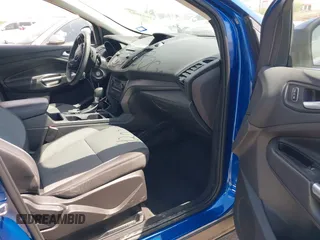 2017 Ford Escape SE with VIN 1FMCU0GD0HUE76422, listed as a IAAI auction lot 42023082 with 216,050 mi miles. Bid and sale history available at carsss.com. Image 5.