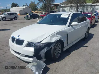 2006 BMW 3 Series 325i with VIN WBAVB13556PT01230, listed as a IAAI auction lot 41949691 with 162,386 mi miles and . Bid and sale history available at carsss.com. Image 2.
