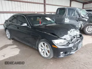 2015 BMW 3 Series 328i xDrive z VIN WBA3B3C54FJ983507, wystawiony jako IAAI lot #42575273 z przebiegiem 63 281 mil mil oraz . Historia ofert i sprzedaży dostępna na DreamBid. Obrazek 1.