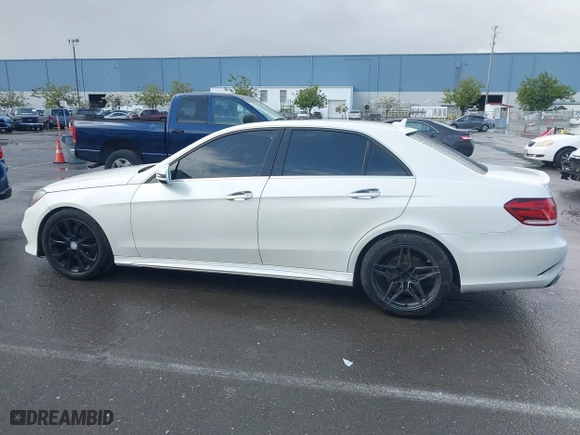 2014 Mercedes-Benz E-Class E 350 Luxury with VIN WDDHF8JB0EA850671, listed as a IAAI auction lot 41935999 with 139,386 mi miles. Bid and sale history available at carsss.com. Image 15.