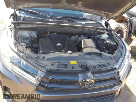 2018 Toyota Highlander SE with VIN 5TDKZRFH4JS548677, listed as a IAAI auction lot 42171321 with 94,205 mi miles and . Bid and sale history available at DreamBid. Image 10.