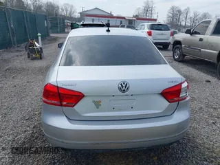 2014 Volkswagen Passat SEL Premium z VIN 1VWCN7A34EC091762, wystawiony jako IAAI lot #41769129 z przebiegiem 106 779 mil mil oraz . Historia ofert i sprzedaży dostępna na DreamBid. Obrazek 16.