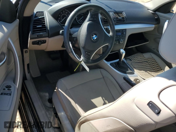 2011 BMW 1 Series 128i z VIN WBAUP9C52BVL90000, wystawiony jako Copart lot #48722805 z przebiegiem Nie podano mil oraz Szkody całkowita. Historia ofert i sprzedaży dostępna na DreamBid. Obrazek 8.