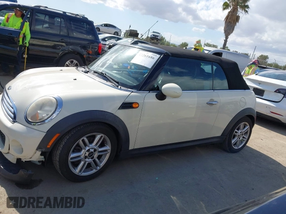 2012 MINI Convertible z VIN WMWZN3C53CT134194, wystawiony jako IAAI lot #42261686 z przebiegiem 104 099 mil mil oraz . Historia ofert i sprzedaży dostępna na DreamBid. Obrazek 14.
