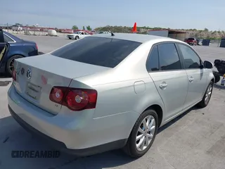 2010 Volkswagen Jetta Limited Edition z VIN 3VWAX7AJ2AM078677, wystawiony jako IAAI lot #42047598 z przebiegiem 193 291 mil mil oraz . Historia ofert i sprzedaży dostępna na DreamBid. Obrazek 4.