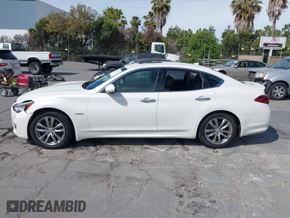 2016 Infiniti Q70 with VIN JN1EY1AP9GM470064, listed as a IAAI auction lot 42647765 with 111,474 mi miles and . Bid and sale history available at DreamBid. Image 14.