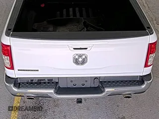 2021 Ram 1500 Lone Star z VIN 1C6RREBT0MN533287, wystawiony jako IAAI lot #42200351 z przebiegiem 145 903 mil mil oraz . Historia ofert i sprzedaży dostępna na DreamBid. Obrazek 1.