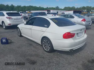 2011 BMW 3 Series 328i xDrive z VIN WBAPK5G53BNN30229, wystawiony jako IAAI lot #42201927 z przebiegiem 140 087 mil mil oraz . Historia ofert i sprzedaży dostępna na DreamBid. Obrazek 3.