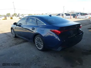 2019 Toyota Avalon Hybrid Limited with VIN 4T1B21FB5KU007633, listed as a IAAI auction lot 41615161 with 132,182 mi miles. Bid and sale history available at carsss.com. Image 3.