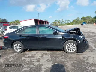 2017 Toyota Camry XLE z VIN 4T1BF1FK1HU805219, wystawiony jako IAAI lot #42199342 z przebiegiem 133 102 mil mil oraz . Historia ofert i sprzedaży dostępna na DreamBid. Obrazek 13.