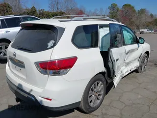 2016 Nissan Pathfinder SV with VIN 5N1AR2MN0GC640306, listed as a IAAI auction lot 41695227 with 175,884 mi miles. Bid and sale history available at carsss.com. Image 4.