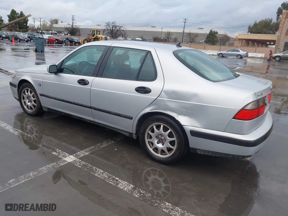 2001 Saab 9-5 with VIN YS3ED48E313047145, listed as a IAAI auction lot 41725537 with 137,708 mi miles. Bid and sale history available at carsss.com. Image 3.