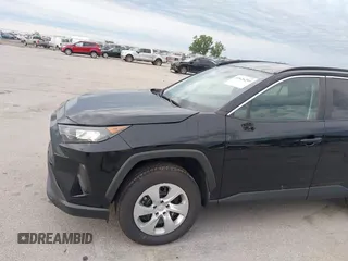 2021 Toyota RAV4 LE z VIN 2T3F1RFV8MW228120, wystawiony jako IAAI lot #42626299 z przebiegiem 72 786 mil mil oraz . Historia ofert i sprzedaży dostępna na DreamBid. Obrazek 18.