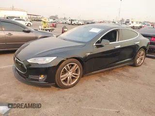 2013 Tesla Model S with VIN 5YJSA1CN3DFP06986, listed as a IAAI auction lot 41271801 with 150,307 mi miles and . Bid and sale history available at DreamBid. Image 2.